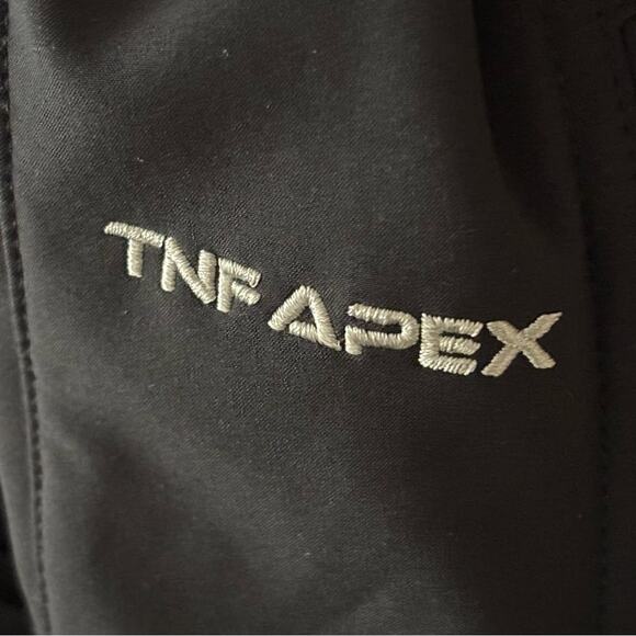 The North Face Black Ski Jacket for Ultimate Winter Performance - Picture 10 of 16